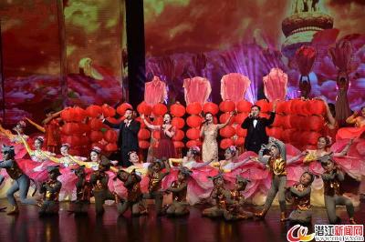 潜江：新春文艺活动轮番上演 雅俗兼赏开启幸福年