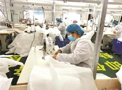 12天不到服装厂转产隔离衣，中间要过几道关？