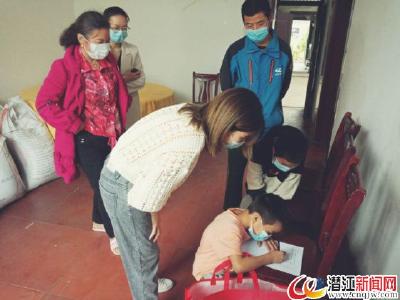 熊口管理区开展“六一”走访慰问活动
