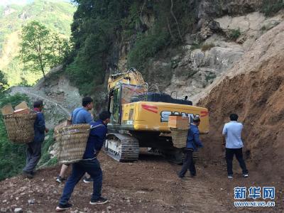 抢险救灾 争分夺秒——直击云南巧家地震震中救援