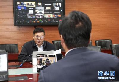 连线14国 中医专家把脉疑难病例现场送药方 