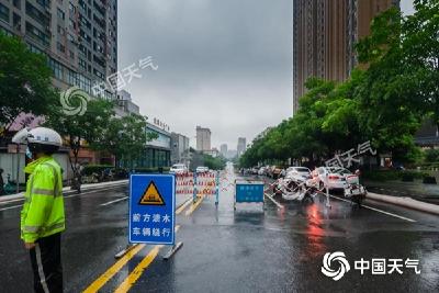 江南等地连遭大暴雨侵袭 高考首日高温将南北夹击