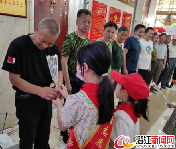 辉煌、红庙社区开展庆“八一”活动