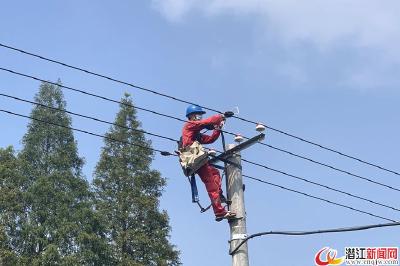 潜江电力人：战高温、优服务、保供电