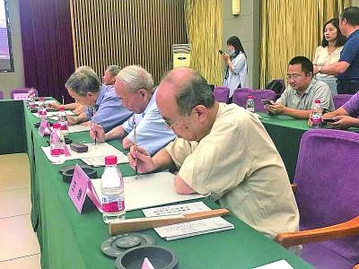 手写录取通知书，教授们坚持了14年
