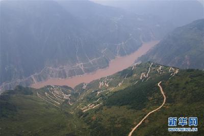 决战决胜脱贫攻坚｜8年“死磕” 换来山路108弯