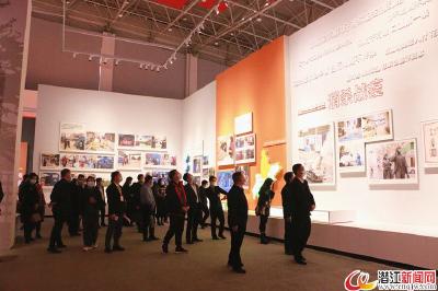 潜江组织参观“人民至上，生命至上”抗疫专题展