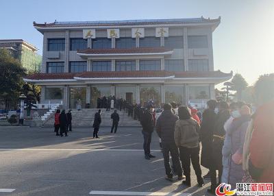 市八届人大六次会议准备就绪