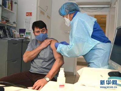 匈牙利总统阿戴尔接种中国新冠疫苗