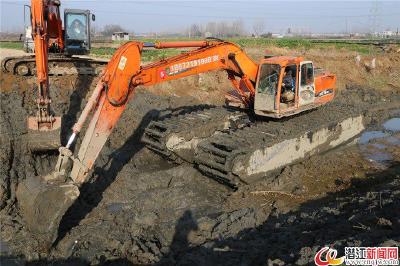 杨市：河道疏挖正酣