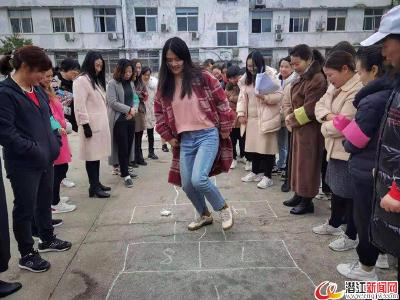 积玉口镇开展庆“三八”活动