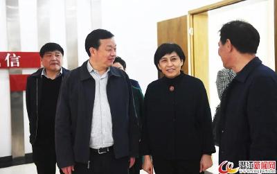省政协副主席杨玉华率调研组来潜调研