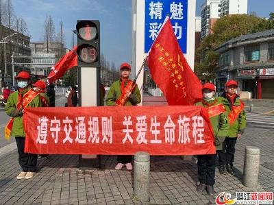 学习雷锋好榜样！潜江中小学生这样做……