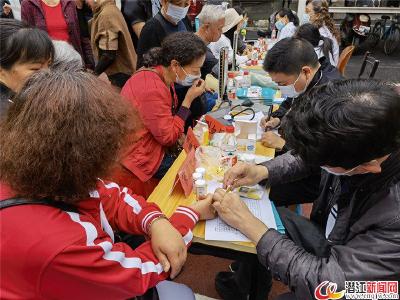 建设街社区到老旧小区开展义诊