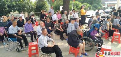 “荆楚红色文艺轻骑兵”走进杨市福利院