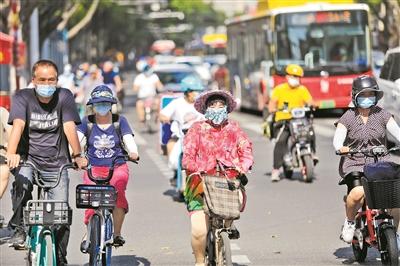 天气太热不想戴口罩？打了疫苗就不戴口罩？专家提醒注意“防疫几件事”