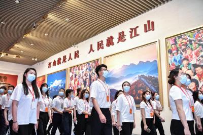 新党员代表入党宣誓活动在北京等地举行 