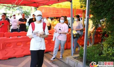 向斌视察全市高考工作