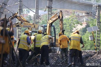 水害致侯月、太焦铁路部分区段中断行车 3对客车停运 近千名铁路职工正争分夺秒抢修