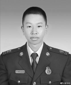 六枝客船侧翻事故救援中牺牲的消防员被授烈士 