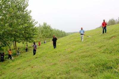 周矶管理区：巡堤查险 闻“汛”而动