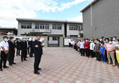 “既要建设繁华的城市，也要建设繁荣的农村”