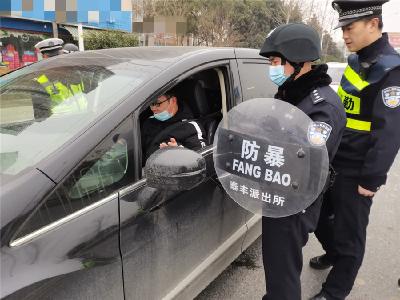 岁末年初 潜江公安织牢安全防护网