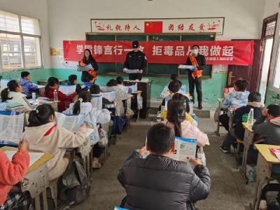 高石碑镇开展禁毒知识宣传活动