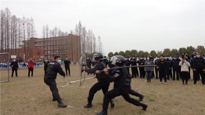 竹根滩镇开展“一村一辅警”防暴技能培训