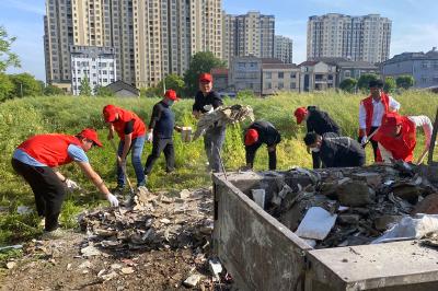 清洁卫生大扫除 助力创建文明城