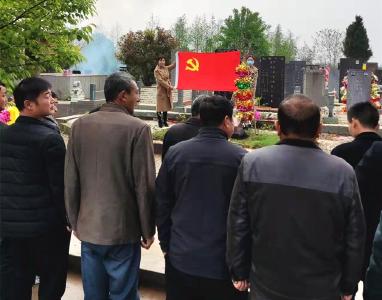 总口管理区开展清明祭扫英烈活动