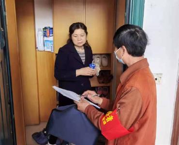 泰丰街道：“敲门入户”开展创文宣传