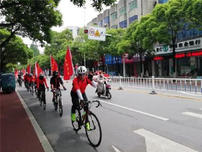 潜江30名骑行爱好者流动宣传文明新风