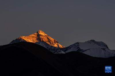 无惧风雪鉴未知 长空万里探山河——中国珠峰科考踏足“新境界” 