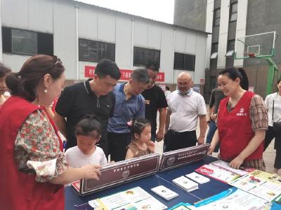 市科技局开展科普大篷车进社区活动
