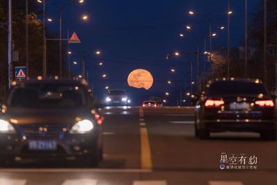 “超级月亮”14日现身夜空，系本年度“第二大满月”