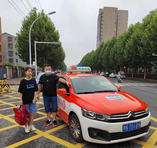 潜江市出租车行业开展系列文明提升活动