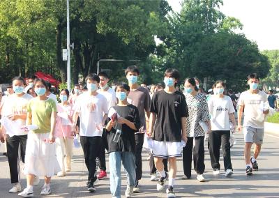 2022年高考启幕 潜江近7千名考生为梦想而战