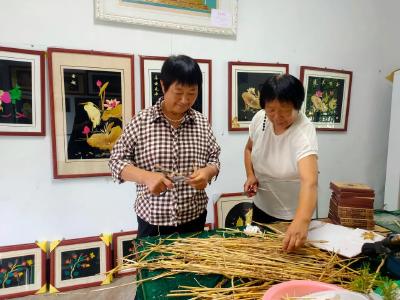 乡村振兴丨山东高唐：“金麦穗”能生钱 麦秆作画打造“指尖经济”