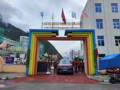 他们，用爱守护泸定震区学生 