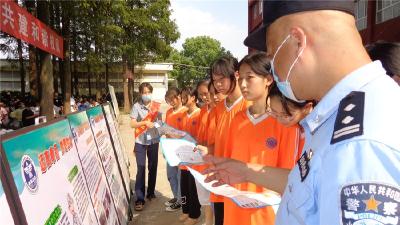 竹根滩镇为学生送上“安全大礼包”