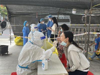 潜江开展区域核酸筛查 各采样点秩序井然