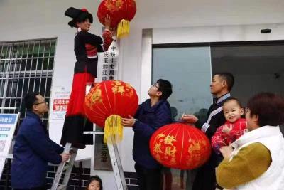 把职责放在心头 他们用奋斗画出新春“敬业福”
