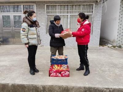 后湖“侨之家”送慰问 新春爱心包暖侨心