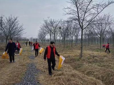 熊口管理区：“清洁家园”营造良好赏花环境