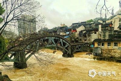 南方大部清明时节雨纷纷 江南西南等地陆续降温