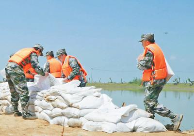 入汛以来50条河流发生超警以上洪水，主汛期南北方均有多雨区