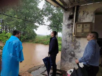 高场街道：闻“汛”而动 严守防汛安全线