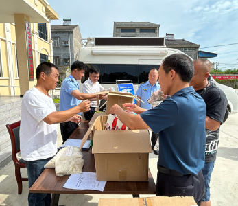 市市场监管局开展食品抽检合格备份样品集中捐赠活动