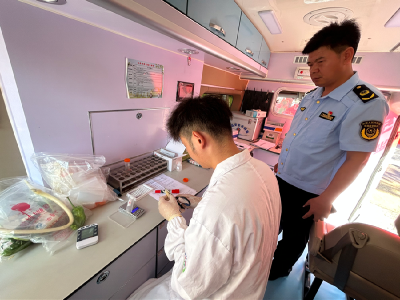 潜江开展食品安全宣传周暨诚信教育集中宣传活动